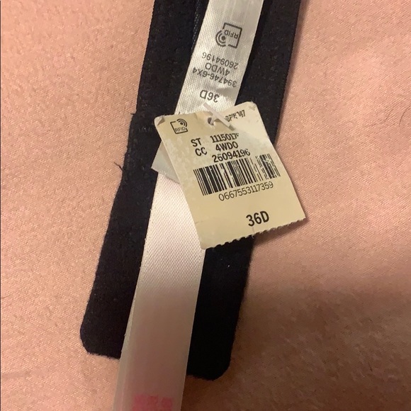 victory secret/pink bra - Picture 3 of 5